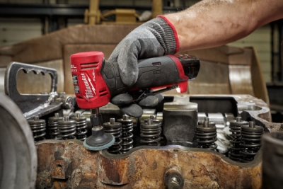 Aku pravoúhlá vřetenová bruska 12 V, 2x baterie 2 a 4 Ah - Milwaukee M12 FDGA-422B FUEL