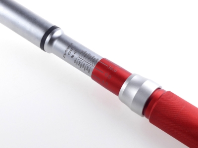 Momentový klíč 3/4" 200-800 Nm, zvýšená přesnost 3 %, s certifikátem - QUATROS QS59800