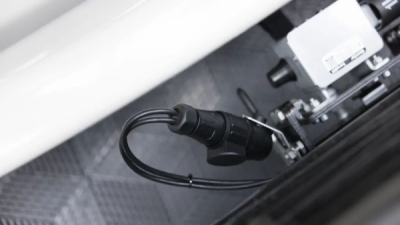 Přepravní box na tažné zařízení TowBox V5 Swing L, černý, výklopný