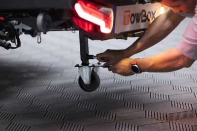 Přepravní box na tažné zařízení TowBox V5 Swing L, černý, výklopný