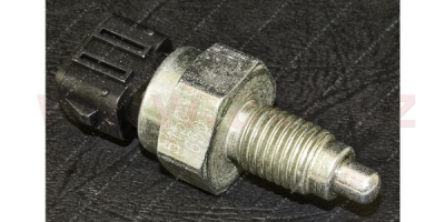 spínač couvacích světel 2 pólový M12x1,5
