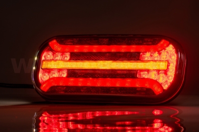 zadní světlo LED 214,3x94,3 mm, s dynamickým směr. světlem, 5 PIN BAJONET, L=P