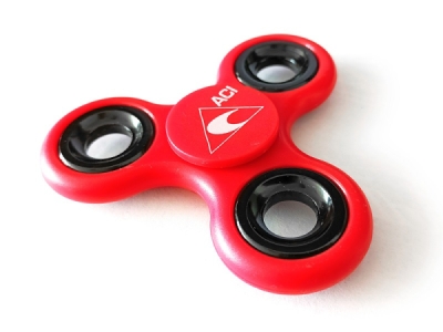 spinner červený s logem ACI