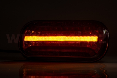 zadní světlo LED 214,3x94,3 mm, s dynamickým směr. světlem, 5 PIN BAJONET, L=P