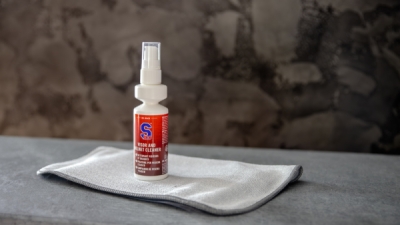 S100 čistič hledí s mikrovláknovou utěrkou - Visor & Helmet Cleaner 100 ml
