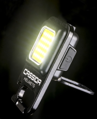 LED svítilna dobíjecí, s karabinou, magnetem a otvírákem, s logem CASSIDA