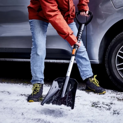 OSRAM SNOWbrush 4v1 - nástroj pro snadné odklízení sněhu z auta