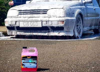 MEGUIAR'S extrémně pěnivý a hustý šampon do napěňovače Ultimate Snow Foam 1,89 l