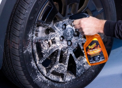MEGUIAR'S čistič černých kol Hot Rims Black Wheel Cleaner 709 ml