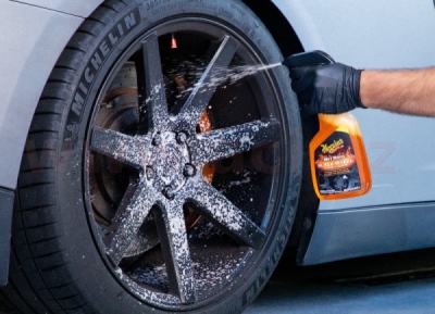 MEGUIAR'S čistič černých kol Hot Rims Black Wheel Cleaner 709 ml