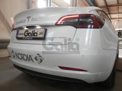 Tažné zařízení Tesla Model 3 17-, vertikal