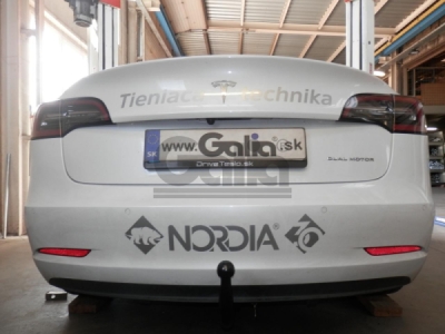 Tažné zařízení Tesla Model 3 17-, vertikal