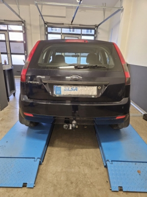 Tažné zařízení Ford Fiesta 2002/04-10/2005 , pevné, AUTO-HAK