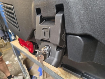 Přepravní box na tažné zařízení TowBox EVO černý