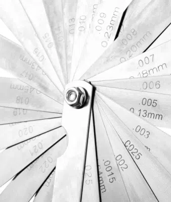 Følgelære (feeler gauge) med 26 blade i rustfrit stål – 0,04 til 0,63 mm
