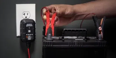 GENIUS1 automatisk batterilader 1 A til 6 V og 12 V