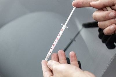 Odstraňovač škrábanců ze skla dvoufázový