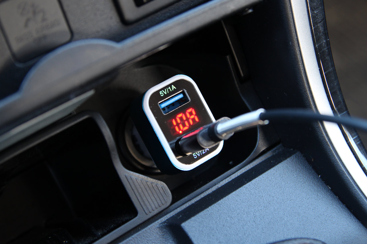 AMiO - Nabíjačka do auta 2x USB + voltmeter TEST-04