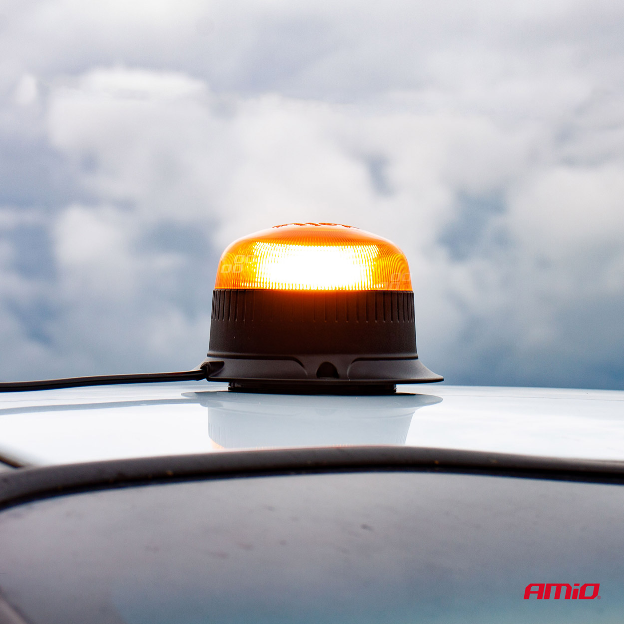 AMiO - Výstražný maják W21ml Magnet / 3 skrutky R65 R10 18LED 12/24V IP56