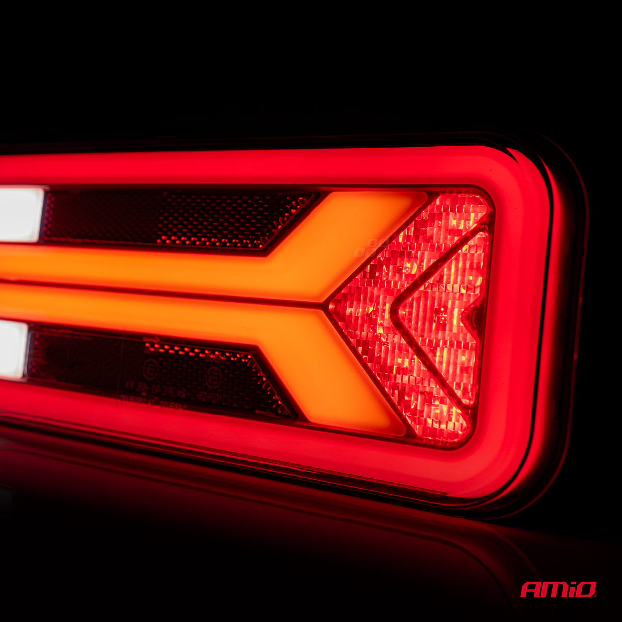 AMiO - Svetlo zadné združené LED dynamické PRAVÉ RCL-09-R