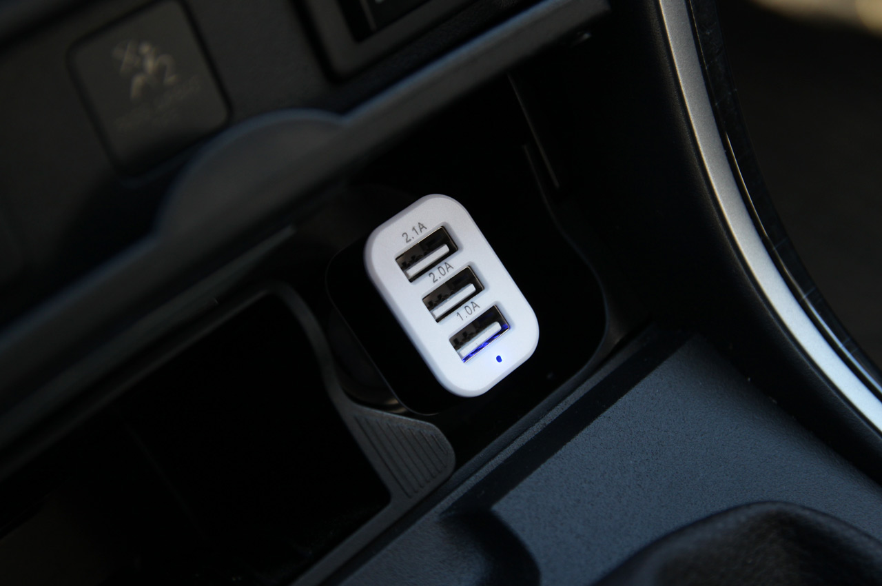 AMiO - Nabíjačka do auta 3x USB biela PCH-03
