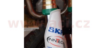 pojistné prachovky do bláta (pro přední vidlice Showa 48 mm), SKF (sada 2 ks vč. závlaček)