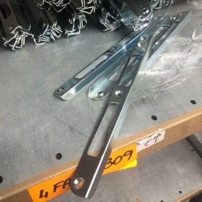 Protiplech UNI biely zinok 210mm (balenie 10ks)