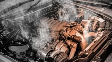 Prehrievanie motora – príznaky, príčiny a následky