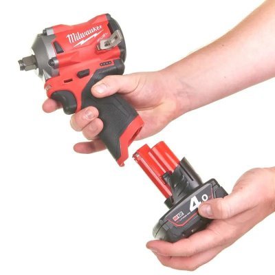 Milwaukee - Uťahovák 12V 1/2" 339Nm s AKU 4Ah