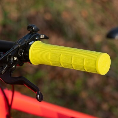 OXFORD - gripy DRIVER MTB LOCK-ON so sobjímkami, (žltá fluo, dĺžka 130 mm, 1 pár)