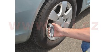 Tlakomer digitálny pre osobné automobily