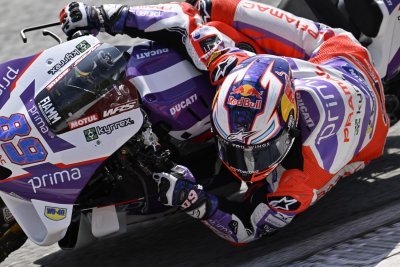 ALPINESTARS - prilba SUPERTECH R10 SOLID, (lesklý karbón/matný karbón, veľ. 2XL)