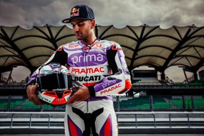 ALPINESTARS - prilba SUPERTECH R10 SOLID, (lesklý karbón/matný karbón, veľ. L)