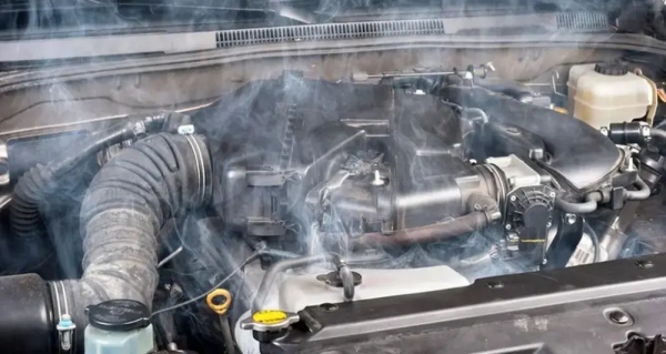 prepáleny motor v aute
