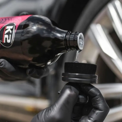 K2 - Aplikátor pneumatík s hustými štetinami TRACO PRO