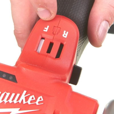 Milwaukee - Subkompaktná uhlová brúska 12V s 2xAKU 2Ah, 4Ah