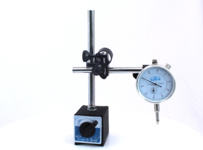 SATRA S-MAHO2 – Číselníkový odchýlkomer s magnetickým stojanom, 0–10 mm