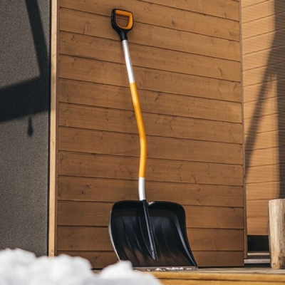 Hrablo na sníh Fiskars X-serie ergonomické 53cm, 153cm
